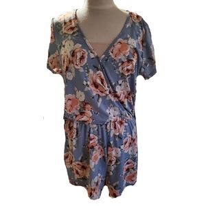 Romper/Jumpsuit shorts, floral.